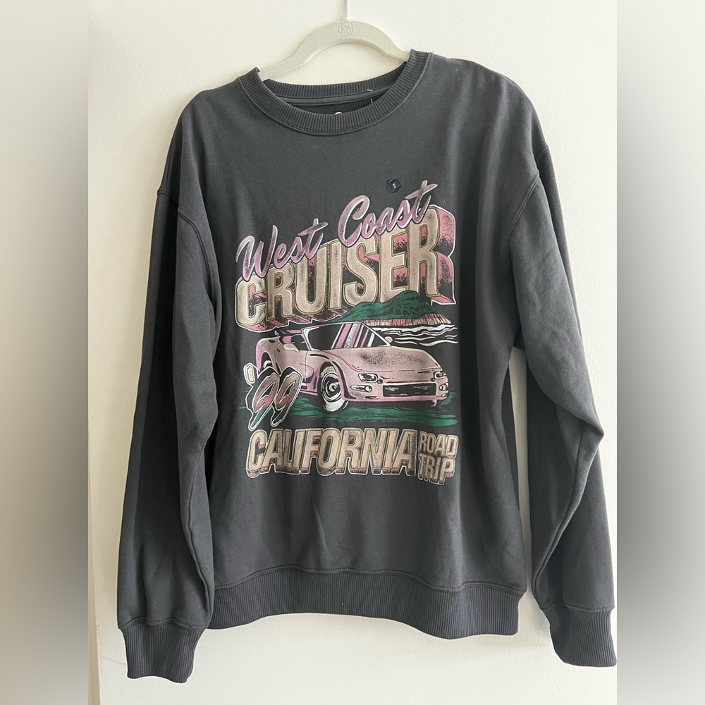 NWT oversized Hollister Gray Graphic Women's Sweater Small